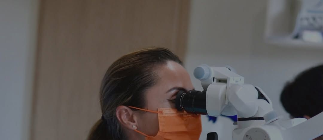Tratament endodontic la microscop în clinica Dental Edit
